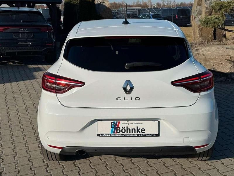Gebraucht Renault Clio V Evolution 101 PS (74 kW) 2023 Weiß Kleinwagen
