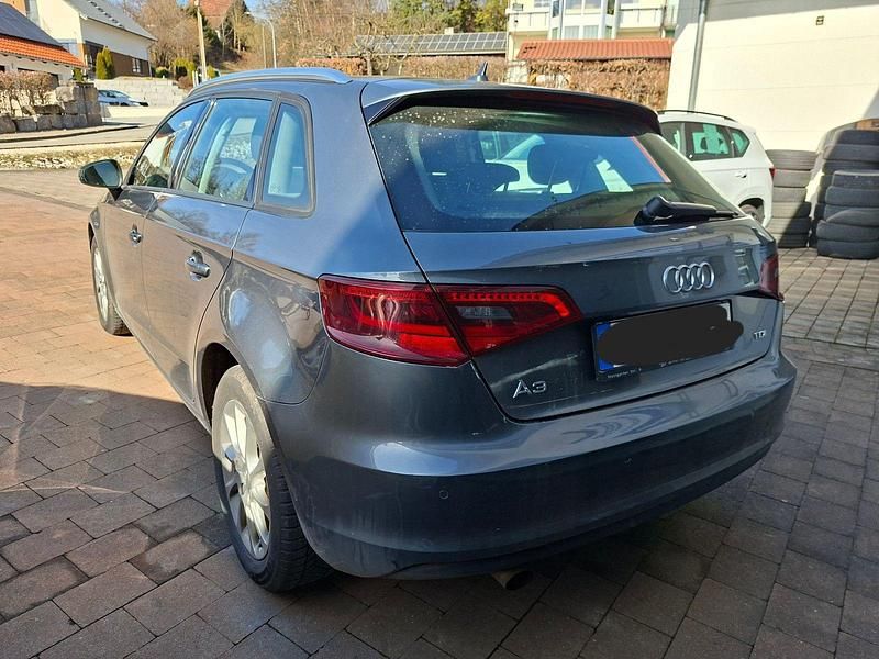 Gebraucht Audi A3 Attraction 105 PS (77 kW) 2014 Grau Kombi
