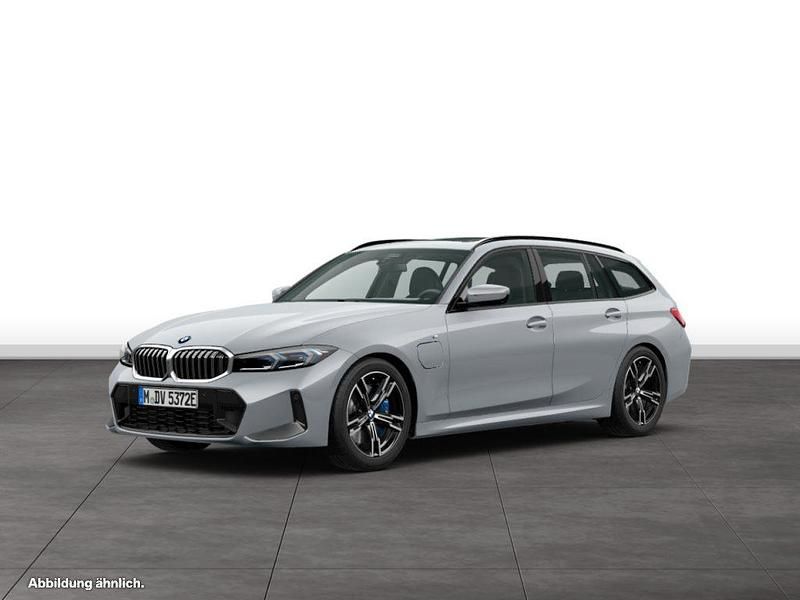 Grau Gebraucht 2024 BMW 330e Kombi | 54.501 € - Bild 1/4