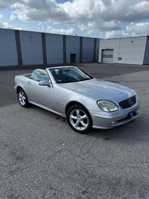 Grau Gebraucht 2003 Mercedes SLK200 Edition Cabrio | 5.000 € (Guter Preis) - Bild 1/4