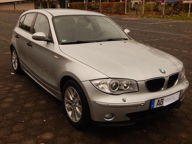 Silber Gebraucht 2006 BMW 118 Kleinwagen | 3.800 € (Guter Preis) - Bild 1/4
