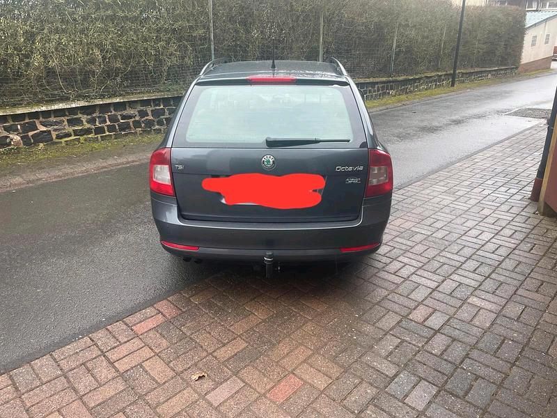 Gebraucht Skoda Octavia 122 PS (89 kW) 2013 Grau Kombi