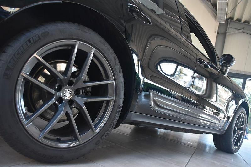 Gebraucht Porsche Macan 265 PS (194 kW) 2023 Schwarz SUV