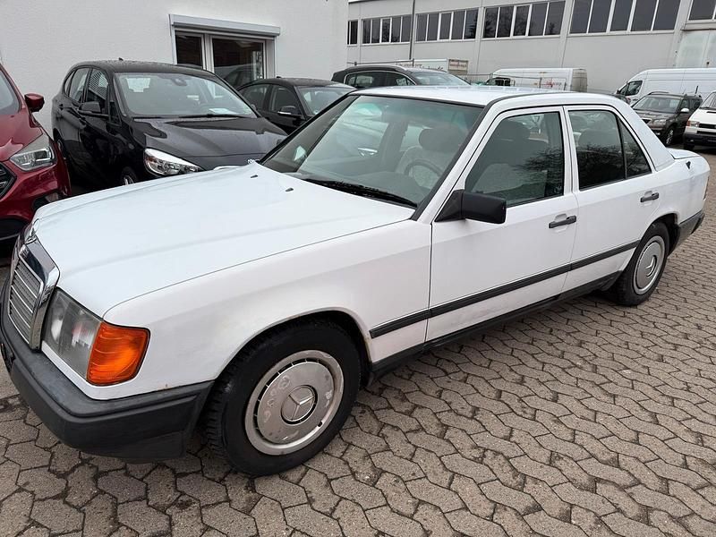 Gebraucht Mercedes 200 75 PS (55 kW) 1988 Weiß Limousine