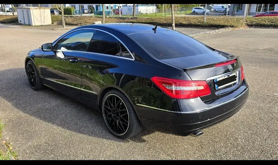 Gebraucht Mercedes E250 204 PS (150 kW) 2009 Schwarz Coupé