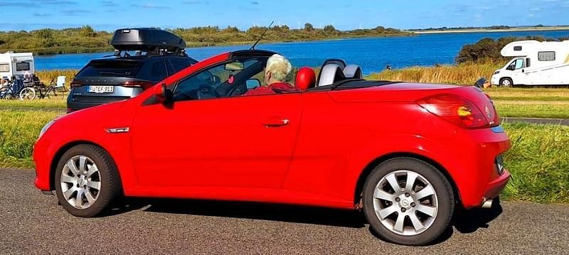 Rot Gebraucht 2004 Opel Tigra Enjoy Cabrio | 1.000 € (Fairer Preis) - Bild 1/4