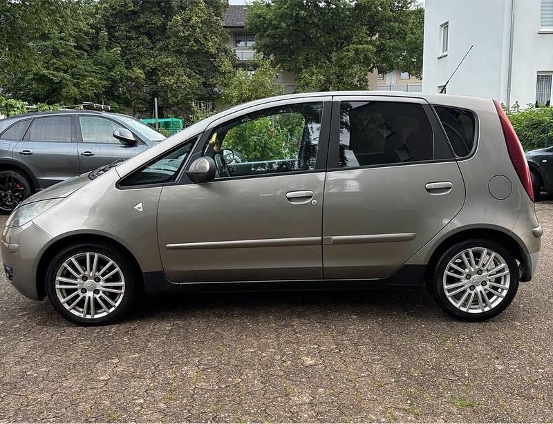 Andere farben Gebraucht 2009 Mitsubishi Colt Limousine | 1.500 € (Guter Preis) - Bild 1/4