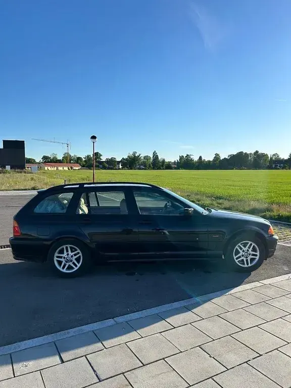 Gebraucht BMW 318 118 PS (86 kW) 2001 Schwarz Kombi
