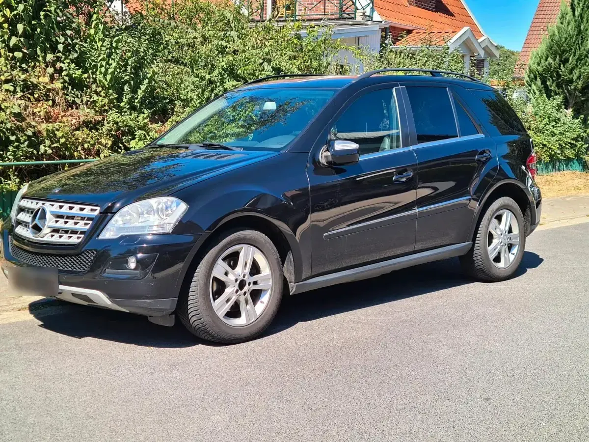 Gebraucht Mercedes ML350 231 PS (169 kW) 2010 Schwarz SUV