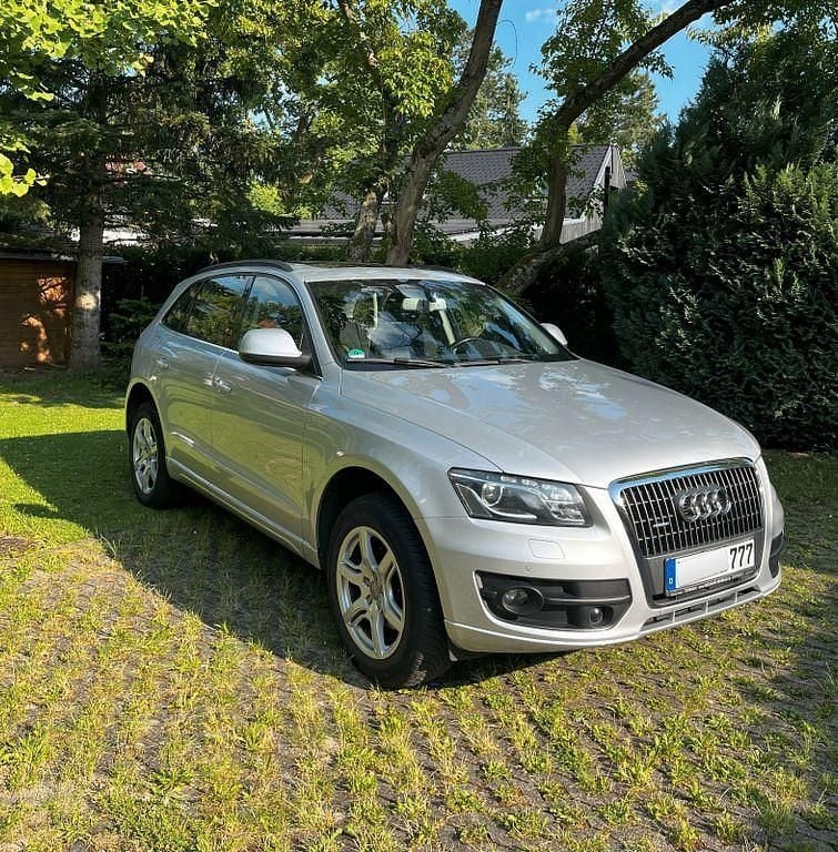 Grau Gebraucht 2009 Audi Q5 Comfort SUV | 8.999 € (Guter Preis) - Bild 1/4