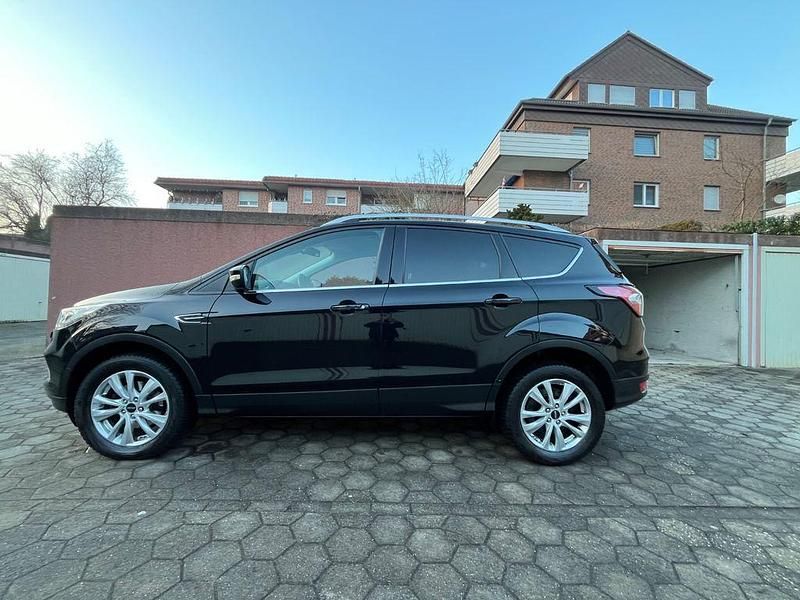 Gebraucht Ford Kuga Titanium 150 PS (110 kW) 2017 Schwarz SUV