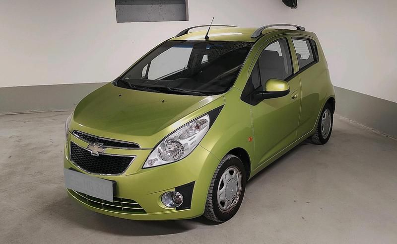 Grün Gebraucht 2010 Chevrolet Spark Kleinwagen | 2.300 € (Fairer Preis) - Bild 1/4