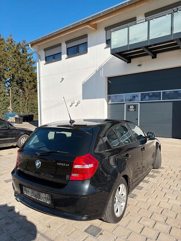 Gebraucht BMW 120 Advantage 177 PS (130 kW) 2010 Schwarz Kleinwagen