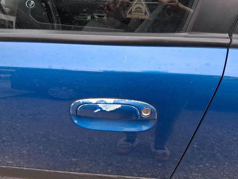 Second-hand Kia Rio 96 CP (70 kW) 2006 Albastru Hatchback