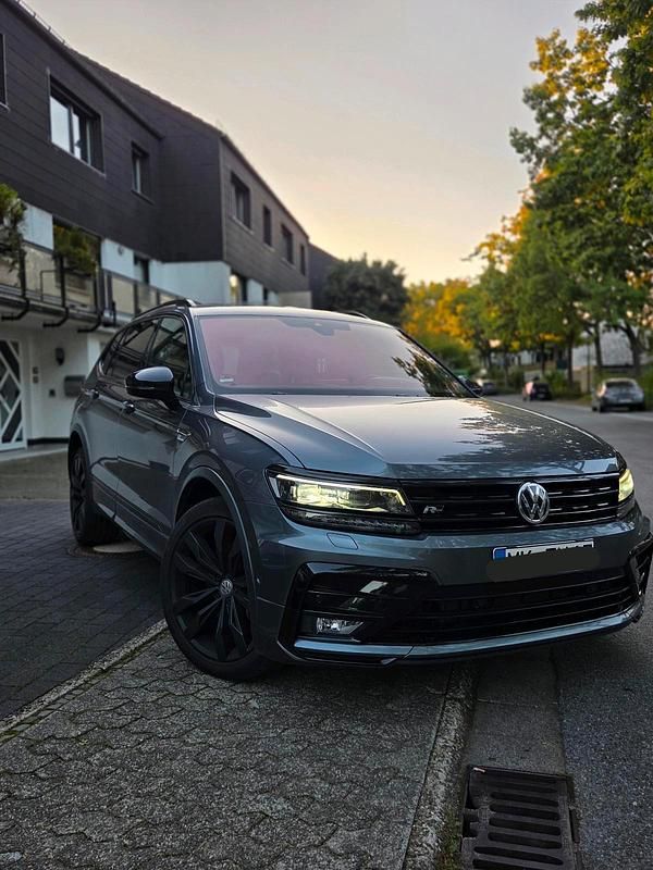 Grau Gebraucht 2019 VW Tiguan Allspace R-line SUV | 31.500 € (Teuer) - Bild 1/4