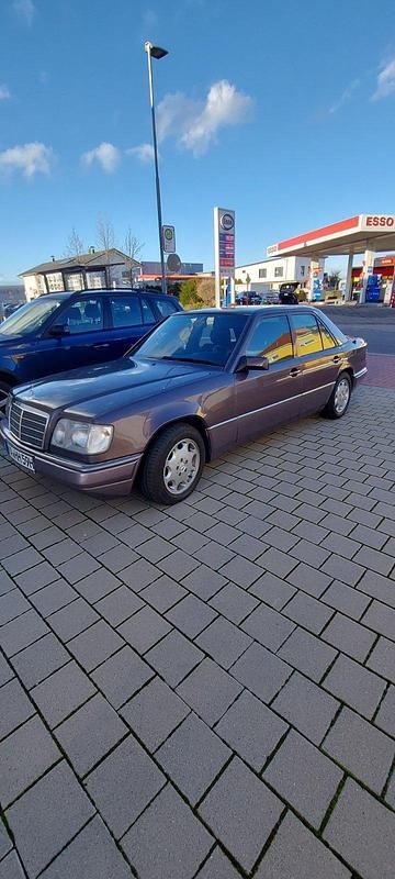 Braun Gebraucht 1994 Mercedes E320 Limousine | 14.000 € - Bild 1/4