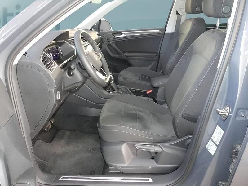 Gebraucht VW Tiguan 150 PS (110 kW) 2023 Grau SUV