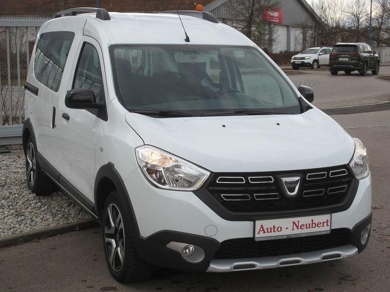 Gebraucht Dacia Dokker Stepway 102 PS (75 kW) 2018 Weiß Van / Kleinbus