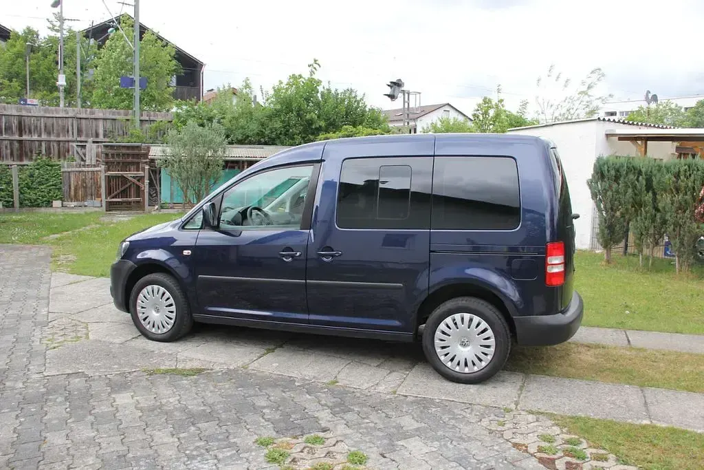 Second-hand VW Caddy Trendline 140 CP (102 kW) 2014 Albastru Monovolum