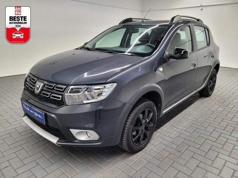 Grau (cometegraumet.) Gebraucht 2021 Dacia Sandero Stepway Kleinwagen | 13.940 € (Fairer Preis) - Bild 1/4