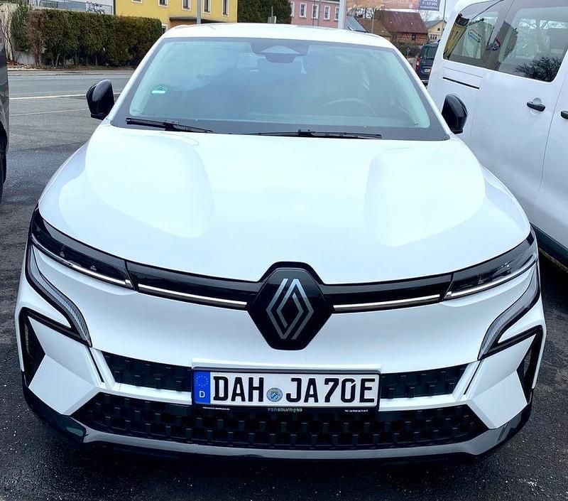 Weiß Gebraucht 2022 Renault Mégane Komfort Limousine | 21.990 € (Superpreis) - Bild 1/4