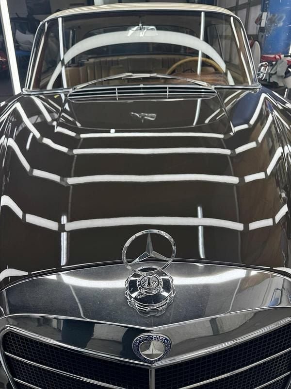 Braun Gebraucht 1966 Mercedes W111 Coupé | 45.500 € - Bild 1/4