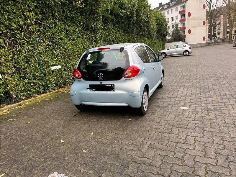 Gebraucht Toyota Aygo 68 PS (50 kW) 2005 Blau Kleinwagen