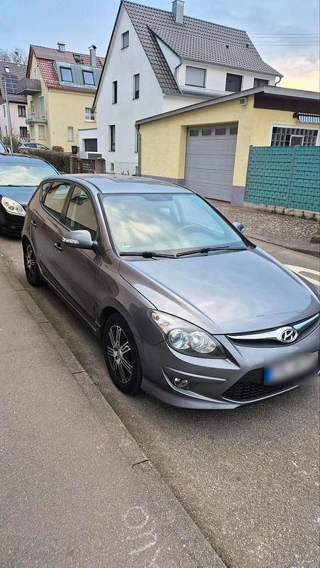 Gebraucht Hyundai i30 90 PS (66 kW) 2012 Grau Limousine