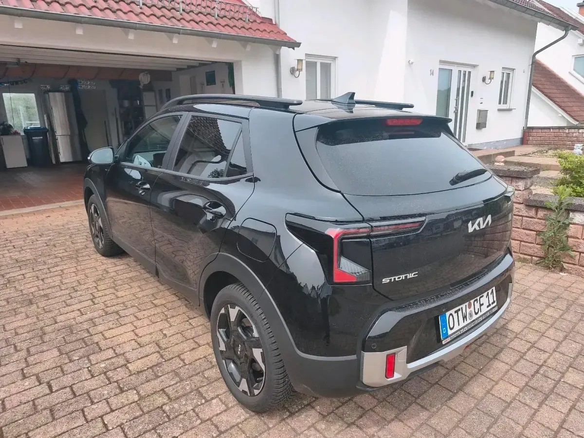 Gebraucht Kia Stonic 101 PS (74 kW) 2025 Schwarz SUV