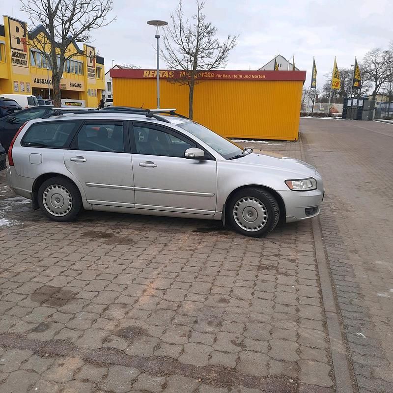 Silber Gebraucht 2007 Volvo V50 Kombi | 2.000 € (Superpreis) - Bild 1/4