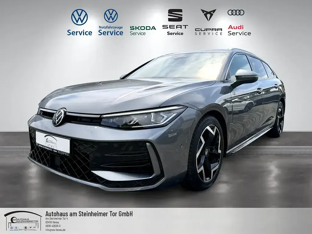Gebraucht VW Passat R-line 150 PS (110 kW) 2025 Grau Kombi