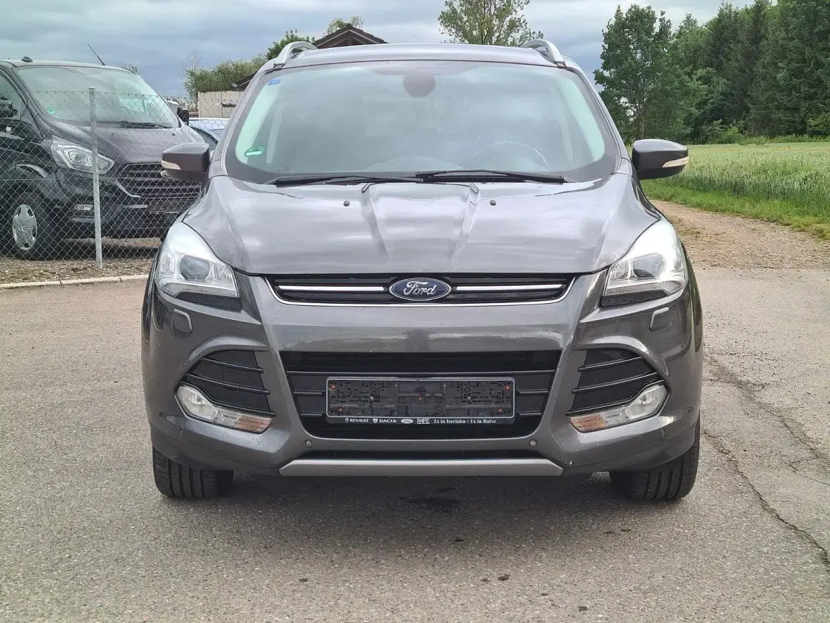 Gebraucht Ford Kuga Titanium 150 PS (110 kW) 2015 Grau SUV