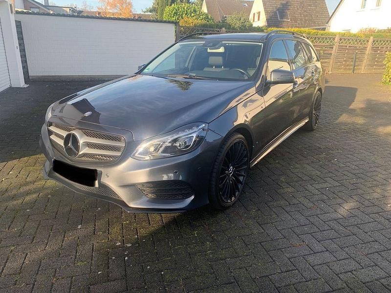 Grau Gebraucht 2016 Mercedes E250 Avantgarde Limousine | 21.950 € (Fairer Preis) - Bild 1/4