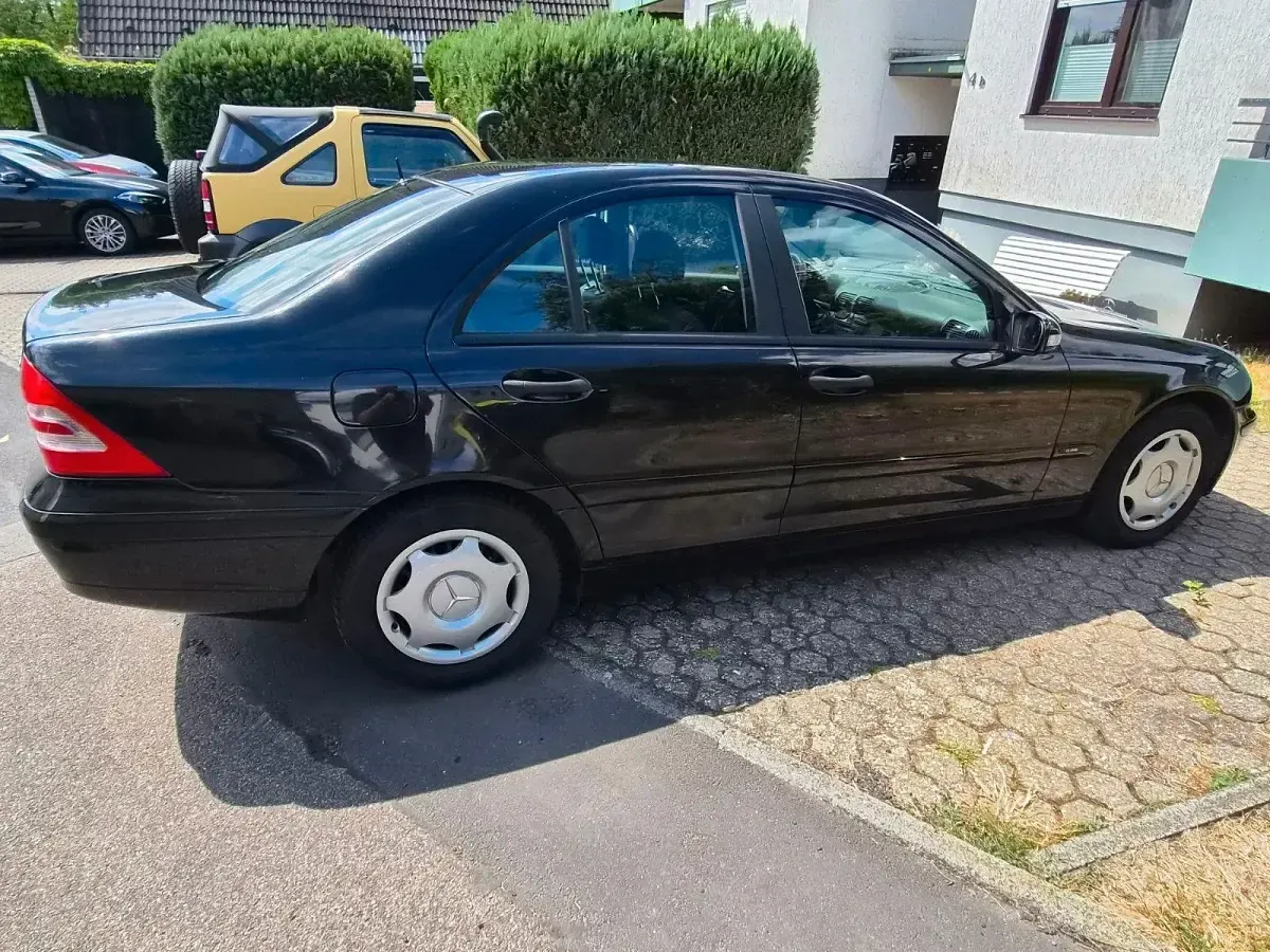 Gebraucht Mercedes C180 Classic 143 PS (105 kW) 2003 Schwarz Limousine