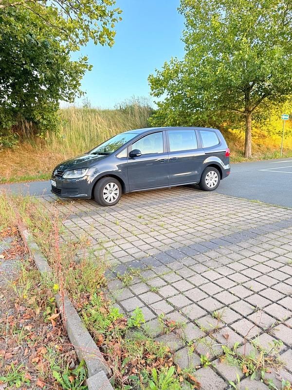 Grau Gebraucht 2010 VW Sharan Van / Kleinbus | 8.700 € (Fairer Preis) - Bild 1/4