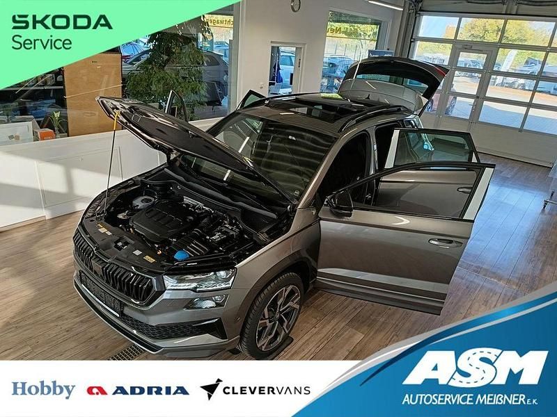 Neu Skoda Karoq SportLine 150 PS (110 kW) 2025 Grau SUV