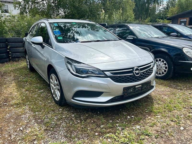 Argonsilber/switchblade silver Gebraucht 2018 Opel Astra Edition Kombi | 7.499 € (Guter Preis) - Bild 1/4