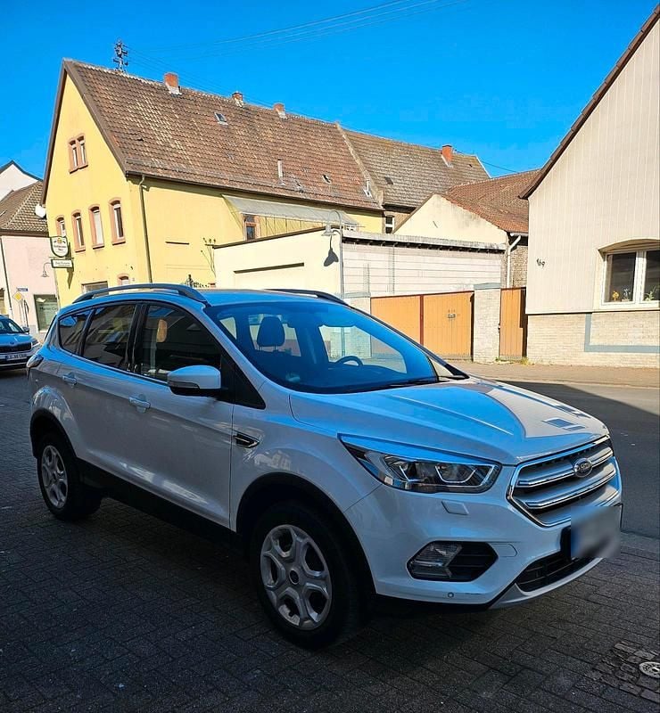 Second-hand Ford Kuga 150 CP (110 kW) 2019 Alb SUV