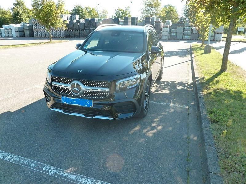Schwarz Gebraucht 2022 Mercedes GLB200 AMG line SUV | 32.000 € (Superpreis) - Bild 1/4