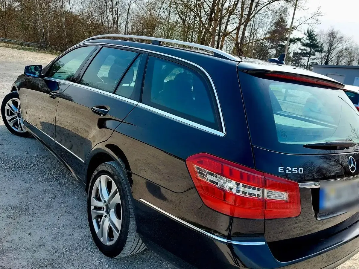 Gebraucht Mercedes E250 Avantgarde 204 PS (150 kW) 2011 Schwarz Limousine