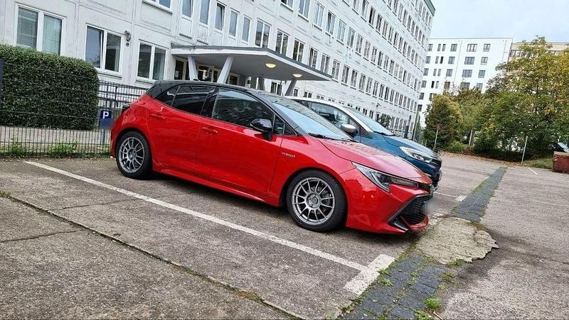Rot Gebraucht 2019 Toyota Corolla Club Limousine | 16.500 € (Etwas zu teuer) - Bild 1/4