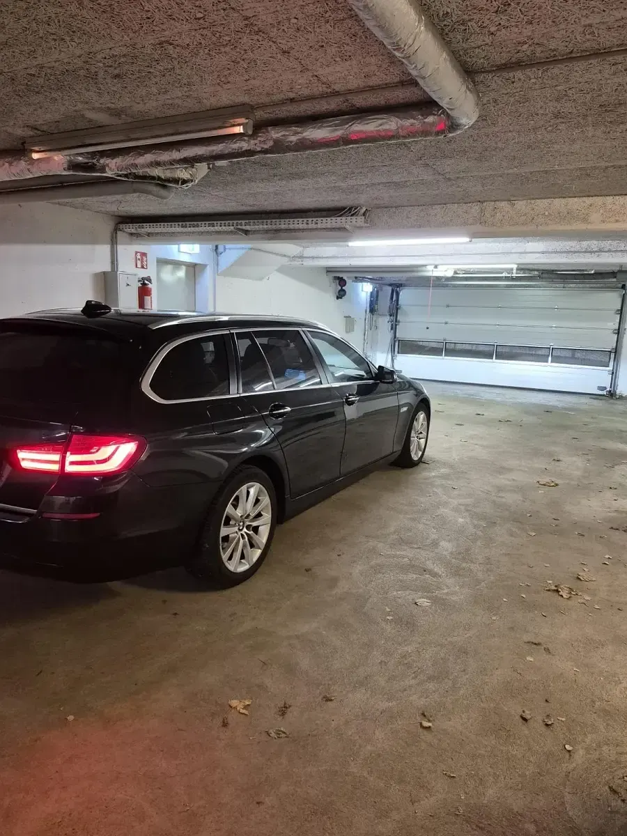 Gebraucht BMW 525 Luxury Line 218 PS (160 kW) 2012 Schwarz Kombi