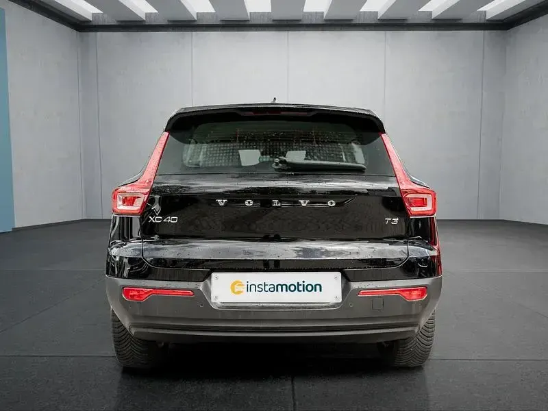 Gebraucht Volvo XC40 163 PS (119 kW) 2022 Schwarz SUV