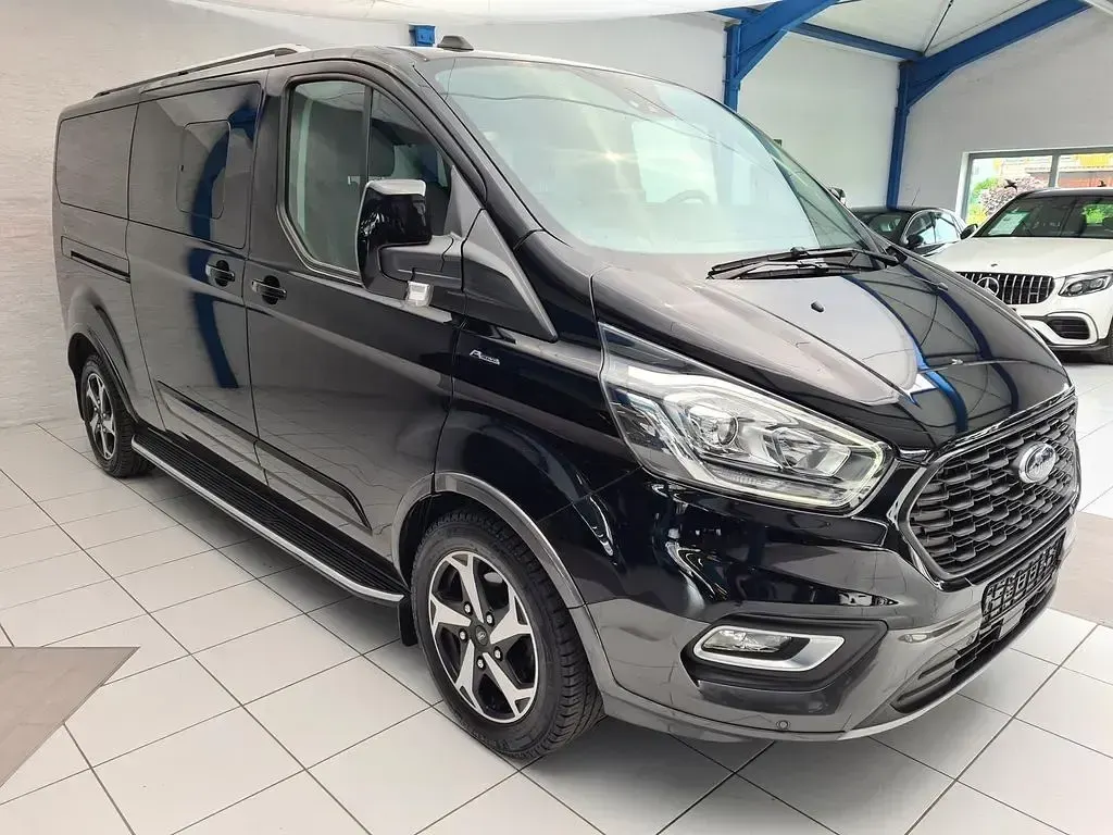 Gebraucht Ford Tourneo Active 185 PS (136 kW) 2022 Obsidianschwarz metallic Van / Kleinbus