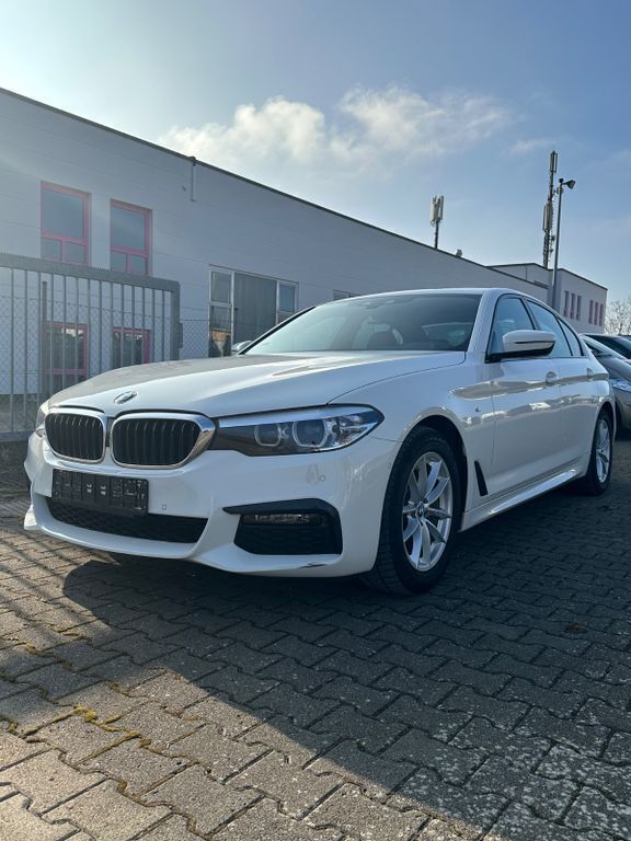 Weiß Gebraucht 2020 BMW 520 M Sport Limousine | 29.600 € (Fairer Preis) - Bild 1/4