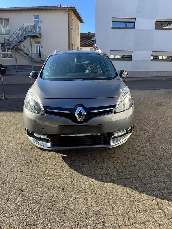 Grau Gebraucht 2015 Renault Scénic III Bose Edition Van / Kleinbus | 4.900 € (Superpreis) - Bild 1/4