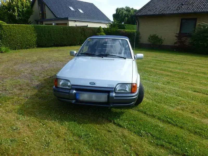 Gebraucht Ford Escort Cabriolet 90 PS (66 kW) 1988 Silber Cabrio