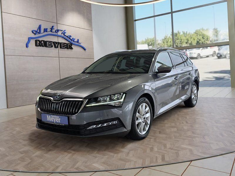 Graphite grau Gebraucht 2024 Skoda Superb Kombi | 28.900 € - Bild 1/4