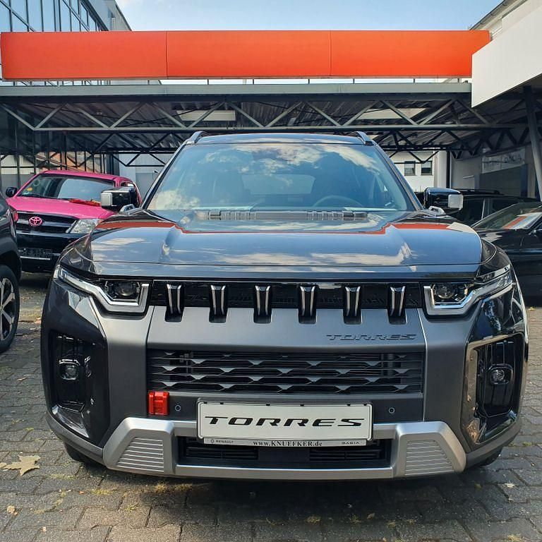 Space black Gebraucht 2024 Ssangyong (KGM) Torres Quartz SUV | 23.500 € - Bild 1/4