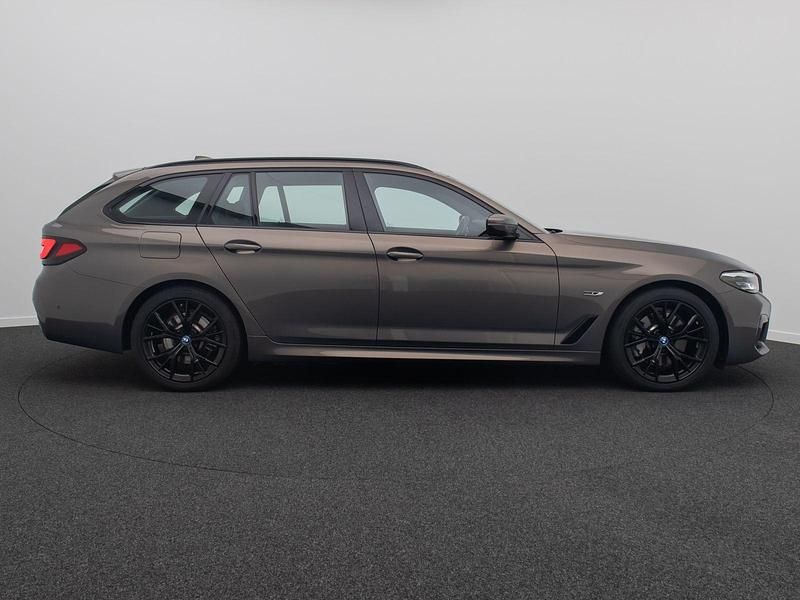 Gebraucht BMW 530 M Sport 292 PS (214 kW) 2022 Bmw individual alvitgrauc5e Kombi